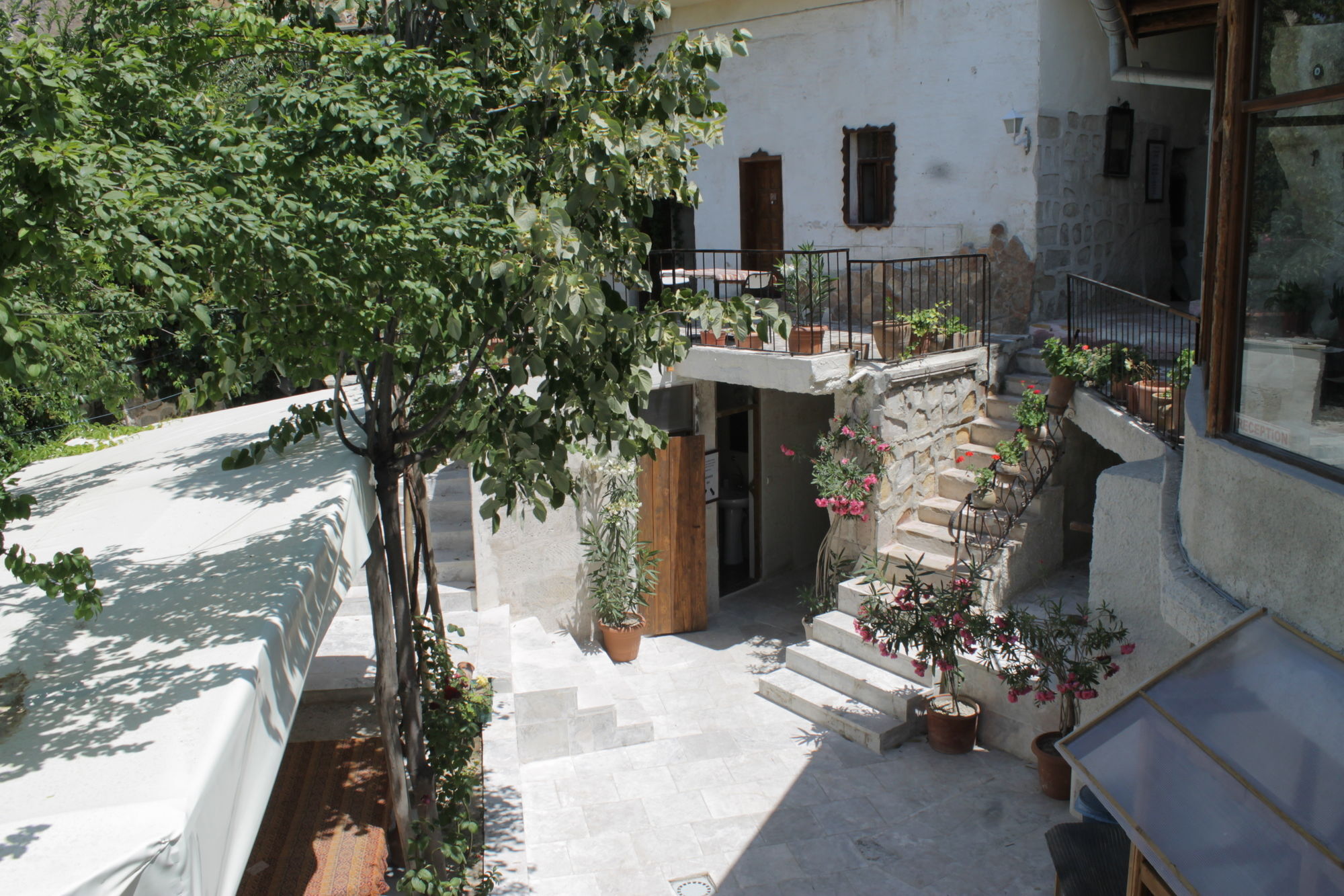 Yasin'S Place Backpackers Cave Hostel Goreme Exterior photo